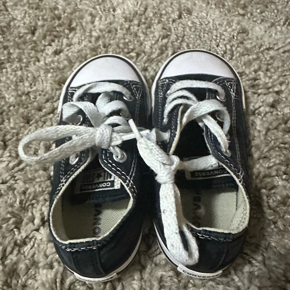 Toddler size 8 converse sneaker